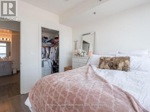 608 - 560 North Service Road, Grimsby (Grimsby Beach), ON - Indoor Photo Showing Bedroom