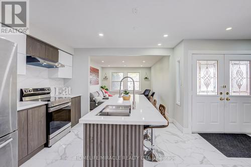 122 Ormond Drive, Oshawa, ON - Indoor Photo Showing Kitchen