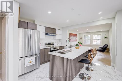 122 Ormond Drive, Oshawa, ON - Indoor Photo Showing Kitchen With Double Sink With Upgraded Kitchen
