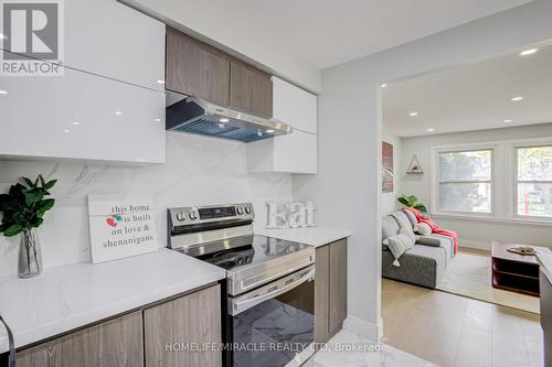 122 Ormond Drive, Oshawa, ON - Indoor Photo Showing Kitchen