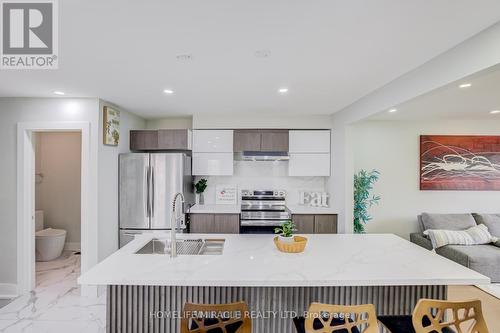 122 Ormond Drive, Oshawa, ON - Indoor Photo Showing Kitchen