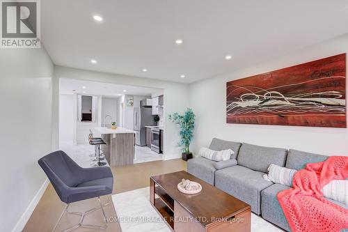 122 Ormond Drive, Oshawa, ON - Indoor Photo Showing Living Room