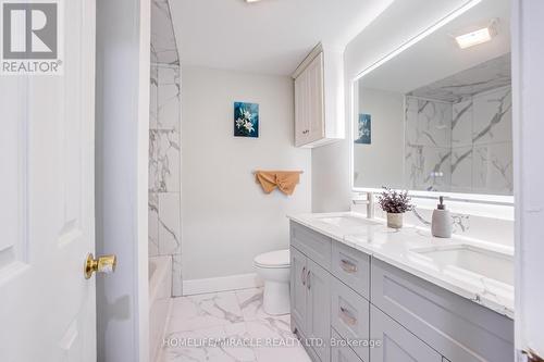 122 Ormond Drive, Oshawa, ON - Indoor Photo Showing Bathroom