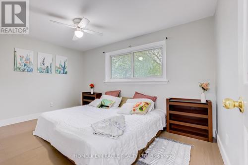 122 Ormond Drive, Oshawa, ON - Indoor Photo Showing Bedroom