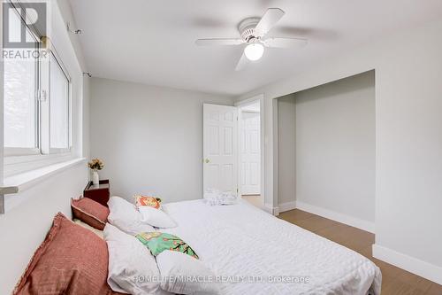 122 Ormond Drive, Oshawa, ON - Indoor Photo Showing Bedroom