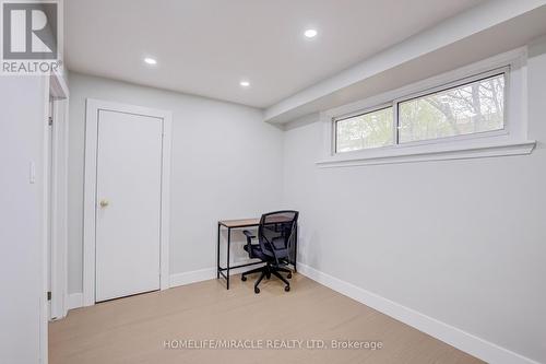 122 Ormond Drive, Oshawa, ON - Indoor Photo Showing Other Room