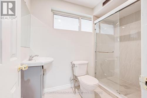 122 Ormond Drive, Oshawa, ON - Indoor Photo Showing Bathroom
