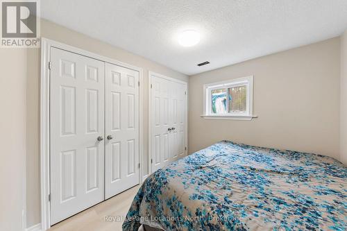93 Ronald Avenue, Tiny, ON - Indoor Photo Showing Bedroom