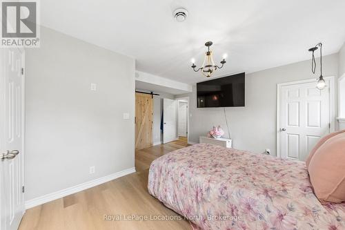 93 Ronald Avenue, Tiny, ON - Indoor Photo Showing Bedroom