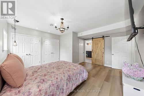 93 Ronald Avenue, Tiny, ON - Indoor Photo Showing Bedroom