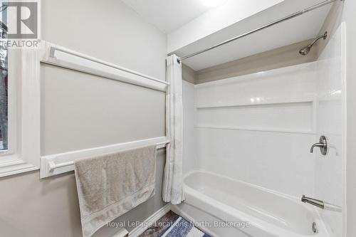 93 Ronald Avenue, Tiny, ON - Indoor Photo Showing Bathroom