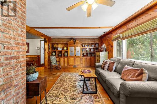 35 Park Avenue, St. Thomas, ON - Indoor Photo Showing Living Room