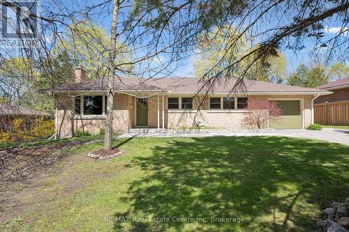 8 HARCOURT DRIVE  Guelph (Dovercliffe Park/Old University), ON N1G 1J6