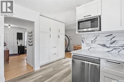 245 Orchard Crescent, Regina, SK - Indoor Photo Showing Kitchen