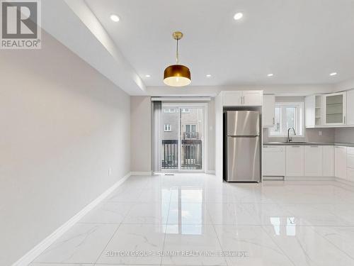 735 Maxman Street, Mississauga, ON - Indoor