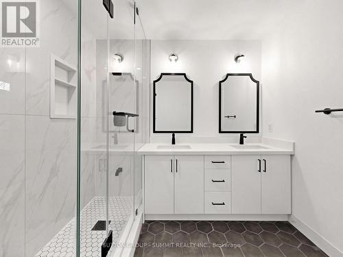 735 Maxman Street, Mississauga, ON - Indoor Photo Showing Bathroom