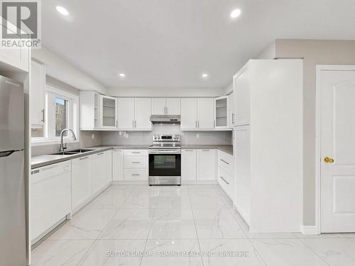 735 Maxman Street, Mississauga, ON - Indoor Photo Showing Kitchen With Double Sink