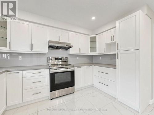 735 Maxman Street, Mississauga, ON - Indoor Photo Showing Kitchen
