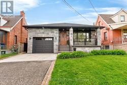 174 CORNELIUS PARKWAY Toronto, ON M6L 2K9