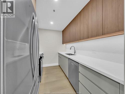 11646 Tecumseh Road Unit# 300, Windsor, ON - Indoor Photo Showing Kitchen