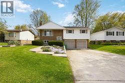 4037 MULBERRY PLACE Petrolia, ON N0N 1R0