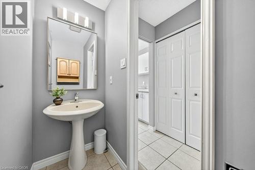 40 Old Maple Lane, Kitchener, ON - Indoor Photo Showing Bathroom
