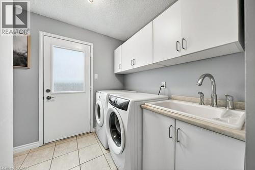 40 Old Maple Lane, Kitchener, ON - Indoor Photo Showing Laundry Room