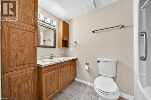 40 Old Maple Lane, Kitchener, ON - Indoor Photo Showing Bathroom