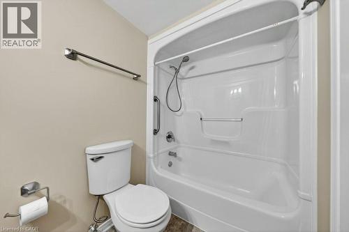 40 Old Maple Lane, Kitchener, ON - Indoor Photo Showing Bathroom