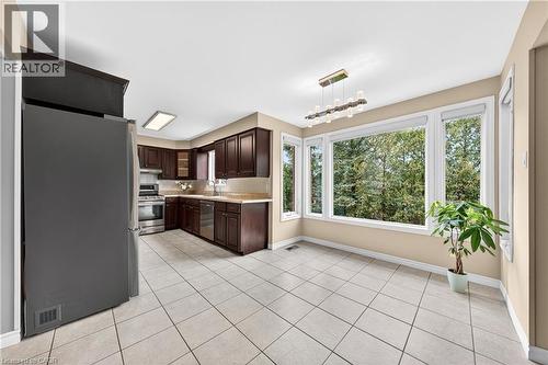 40 Old Maple Lane, Kitchener, ON - Indoor Photo Showing Kitchen