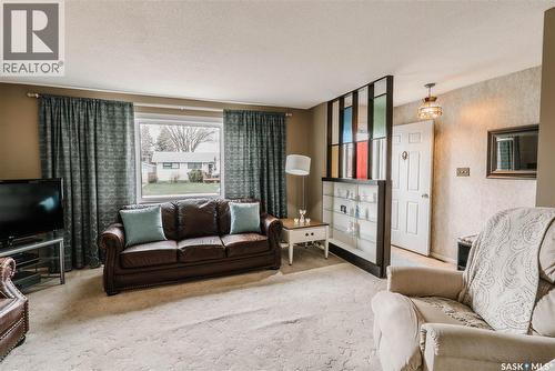 134 Maclean Crescent, Saskatoon, SK - Indoor Photo Showing Living Room