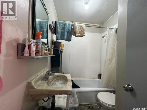 1112 N Avenue S, Saskatoon, SK - Indoor Photo Showing Bathroom