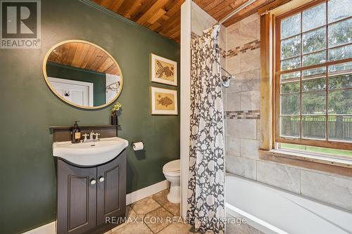 630 Robert Ferrie Drive, Kitchener, ON - Indoor Photo Showing Bathroom