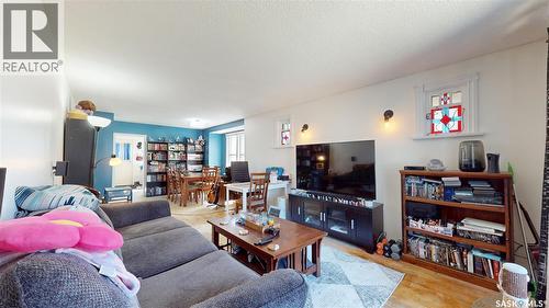 1337 Mctavish Street, Regina, SK - Indoor Photo Showing Living Room
