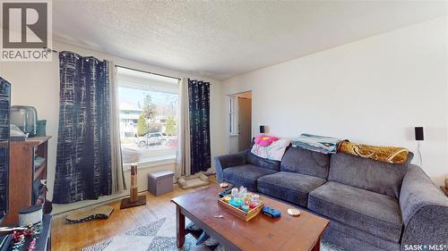 1337 Mctavish Street, Regina, SK - Indoor Photo Showing Living Room