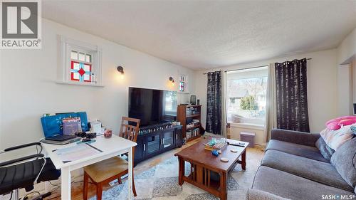 1337 Mctavish Street, Regina, SK - Indoor Photo Showing Living Room