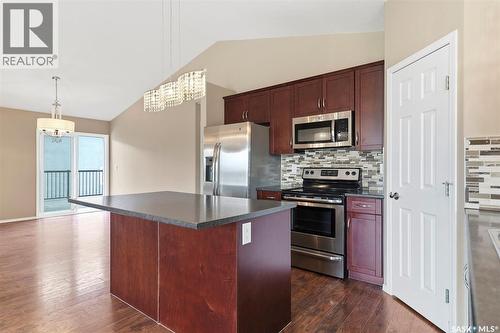 517 Redwood Crescent, Warman, SK - Indoor Photo Showing Kitchen With Stainless Steel Kitchen