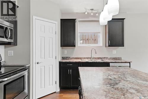 517 Redwood Crescent, Warman, SK - Indoor Photo Showing Kitchen