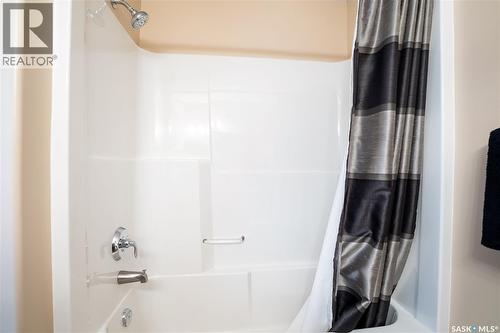 143 615 Stensrud Road, Saskatoon, SK - Indoor Photo Showing Bathroom