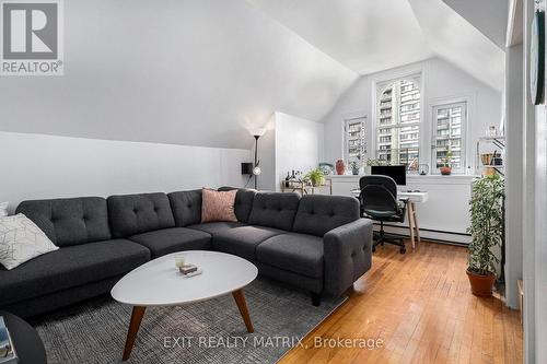 14 Somerset Street W, Ottawa, ON - Indoor Photo Showing Living Room