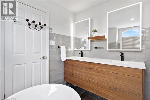 514 Birchleaf Walk, Waterloo, ON - Indoor Photo Showing Bathroom