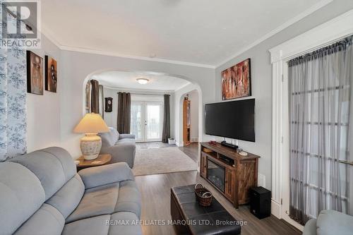335 Fifth Street E, Cornwall, ON - Indoor Photo Showing Living Room