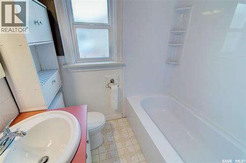 2627 Atkinson Street, Regina, SK - Indoor Photo Showing Bathroom