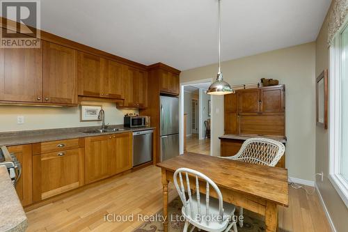 487202 30 Sdrd Side Road, Mono, ON - Indoor Photo Showing Kitchen With Double Sink