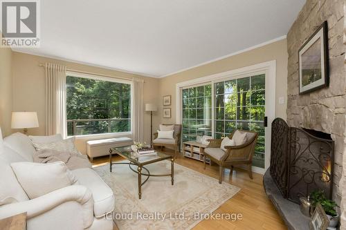 487202 30 Sdrd Side Road, Mono, ON - Indoor Photo Showing Living Room