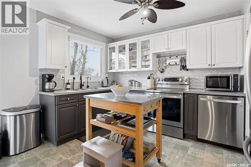 95 Schneider Crescent, Regina, SK - Indoor Photo Showing Kitchen