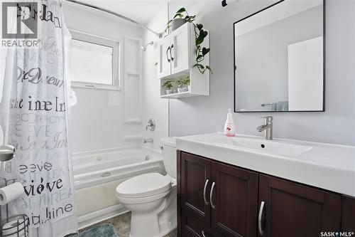115 Stapleford Crescent, Regina, SK - Indoor Photo Showing Bathroom