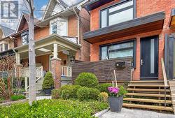 82 KENNETH AVENUE Toronto, ON M6P 1J3