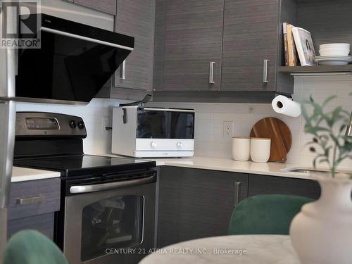 522 - 8228 Birchmount Road, Markham, ON - Indoor Photo Showing Kitchen