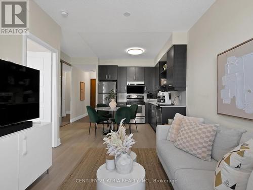 522 - 8228 Birchmount Road, Markham, ON - Indoor Photo Showing Living Room